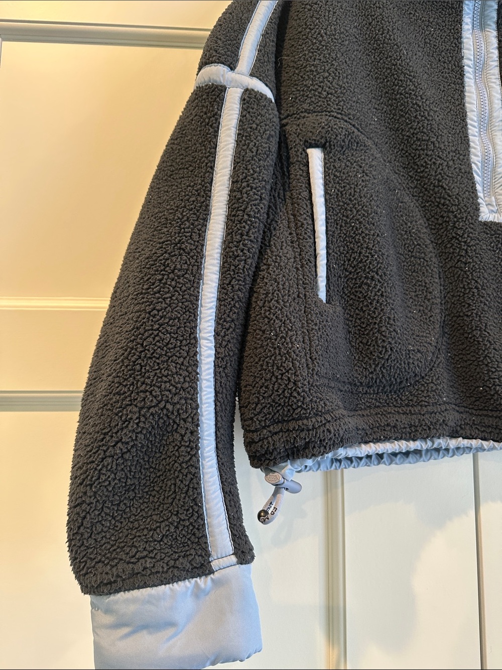 Free People Movement Navy Sherpa Half-Zip cropped Jacket with Light blue Trim - Picture 3 of 7